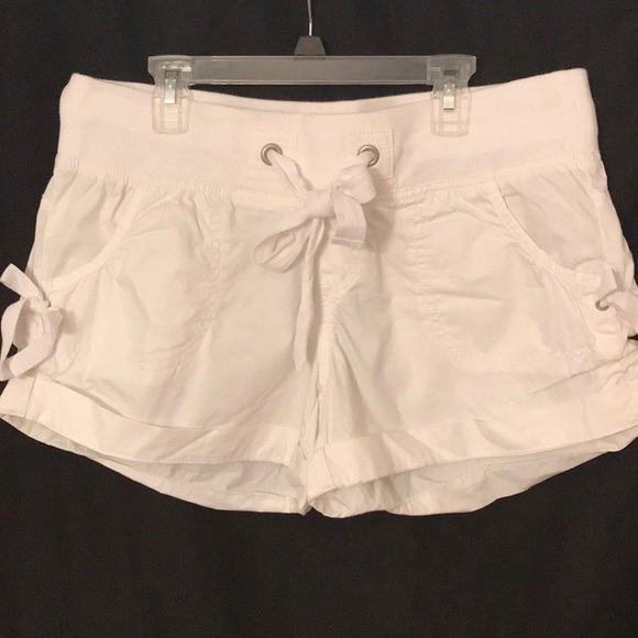 Super comfy white shorts! - Picture 1 of 3
